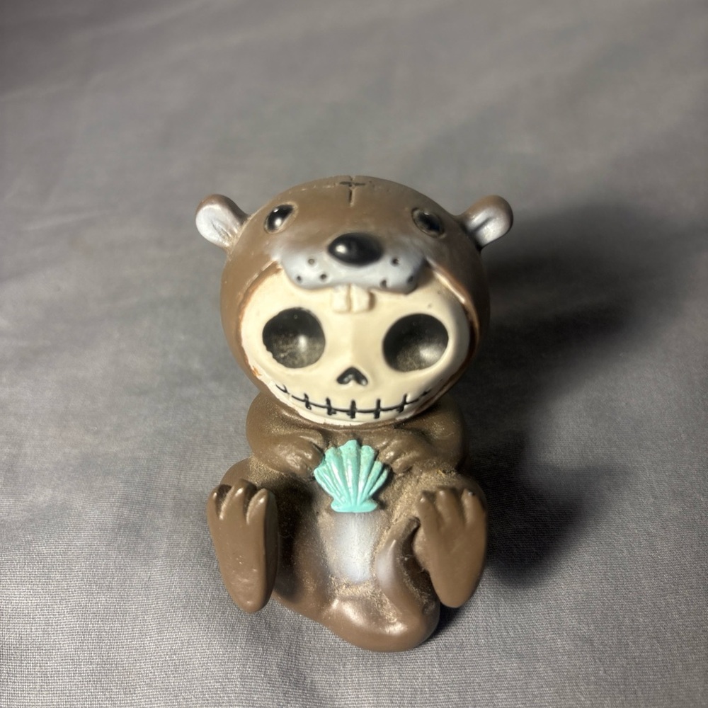 Furry bones Brown Otter Figurine with Shell